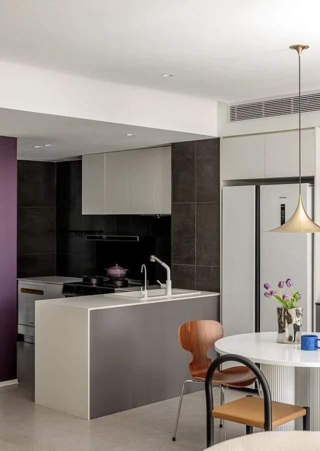 三居|110㎡温柔三居,微水泥与米黄茶粉的碰撞