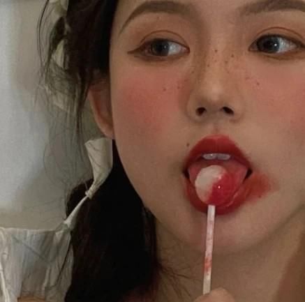 “涂口红”有3个禁忌,00后却已成习惯,难怪唇纹重还总起皮!