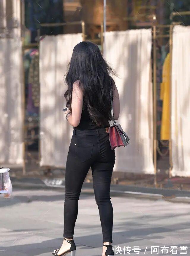 上衣 黑色露趾高跟鞋搭配黑色直筒打底裤,松避开搭配雷区,清凉细腻