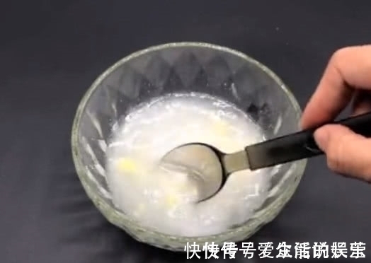 洗衣液|洗衣服时倒半碗它进去，无论衣服有多脏，洗后很干净，省钱又省事