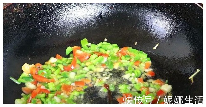 豆腐丁|1块豆腐,4个鸡蛋,独特吃法,一上桌就抢吃光,快试试吧