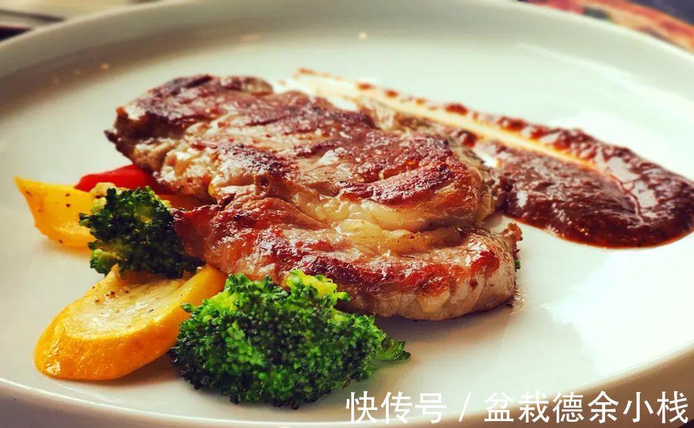 熟度|牛排出品用冷盘还是热盘?铁盘和瓷盘的差别?会影响牛排熟度吗?