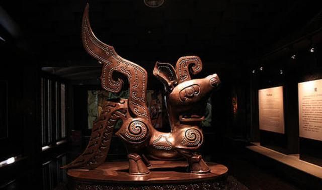 农村小学打铃的“铁块”,专家无意发现,直言:30年后终于找到了