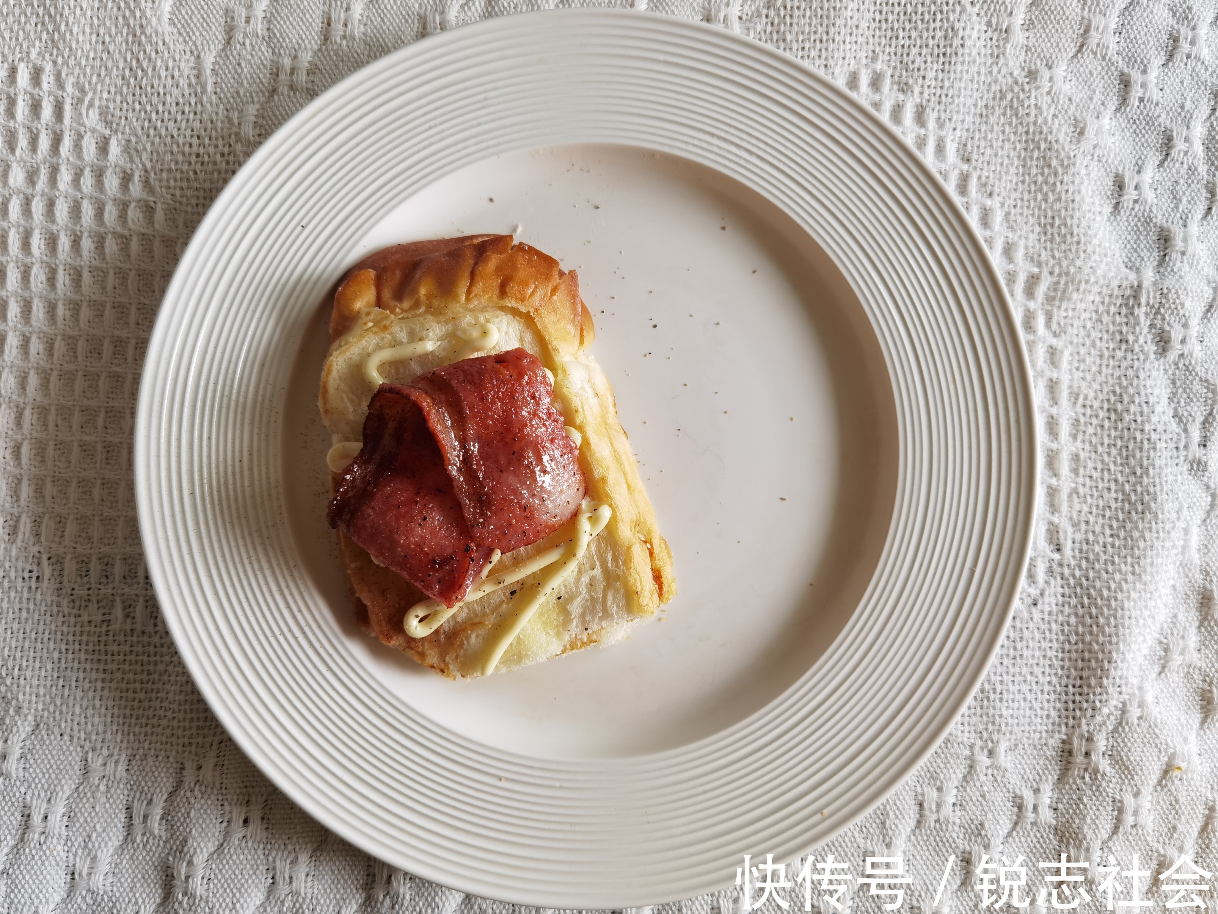 好吃|吐司培根黄瓜沙拉，好吃美味，营养健康