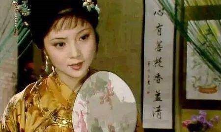 宝玉|薛姨妈告诉宝钗结婚之事,宝钗低头不语,后来便自垂泪,这是为何