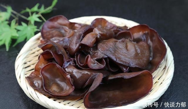 延缓衰老|45岁后的女人不要太节俭,常吃八种食物,加一运动补充雌激素