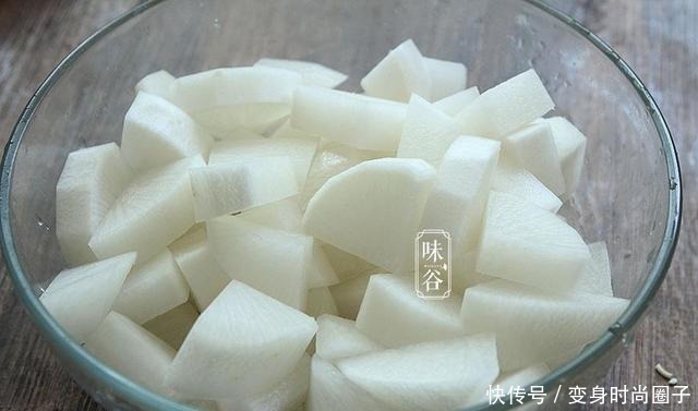 美味|秋天,少吃猪肉多吃它,简单炖一锅,营养美味又暖胃,贵点也值得