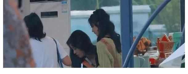 赵丽颖|中餐厅第五季终于来了,赵丽颖携手张碧晨,俩姐妹亲密互动