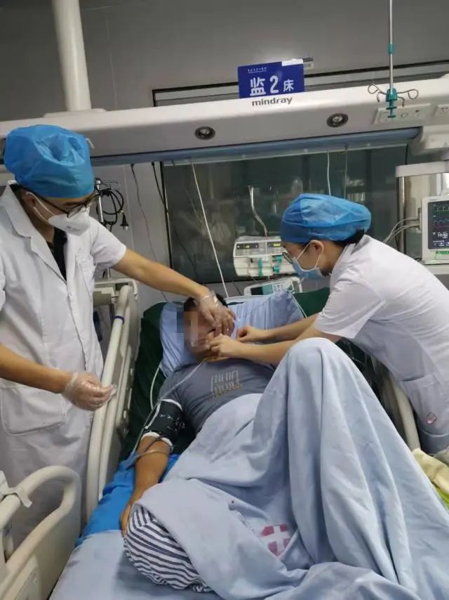 尿毒症|挤了一下脸上的“痘痘”，湖南小伙出现败血症、呼吸衰竭、尿毒症