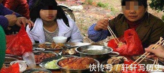 礼仪|将来难有出息的孩子,吃饭大多有3种表现,每一种都让人反感