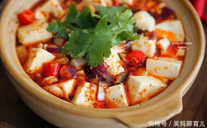 洋葱|豆腐不用炒，浇上料汁直接炖，滑嫩入味，几分钟就做好了