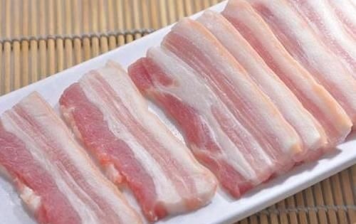 买五花肉,记得分清上五花和下五花,口感差别大,买错了不好吃