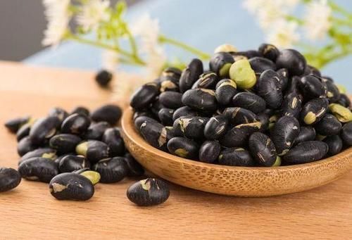 白开水|四种食物可能“自带”黄体酮,女性常吃,或许会让身体年轻一些