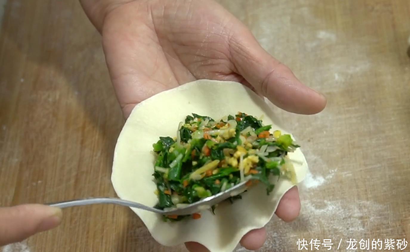 薄皮|我家经常做这馅的包子，10元成本蒸一大锅，不用发面、薄皮大馅