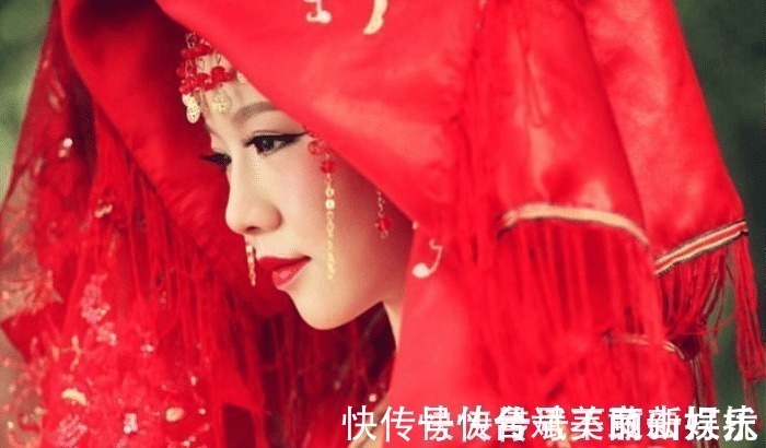 男子@女子出上联“银枪虽利,难破千年草地”,男子的下联,堪称绝句!