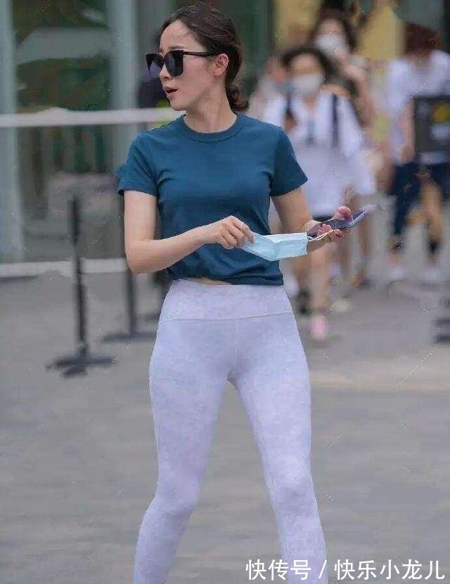 穿搭 打底裤的穿搭带来骨感美,显瘦又有气质,绽放时尚气质