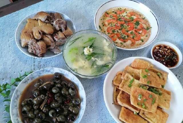 朋友圈|母女仨的晚餐,瞬间在朋友圈沸腾了网友怪不得孩子个高还不胖