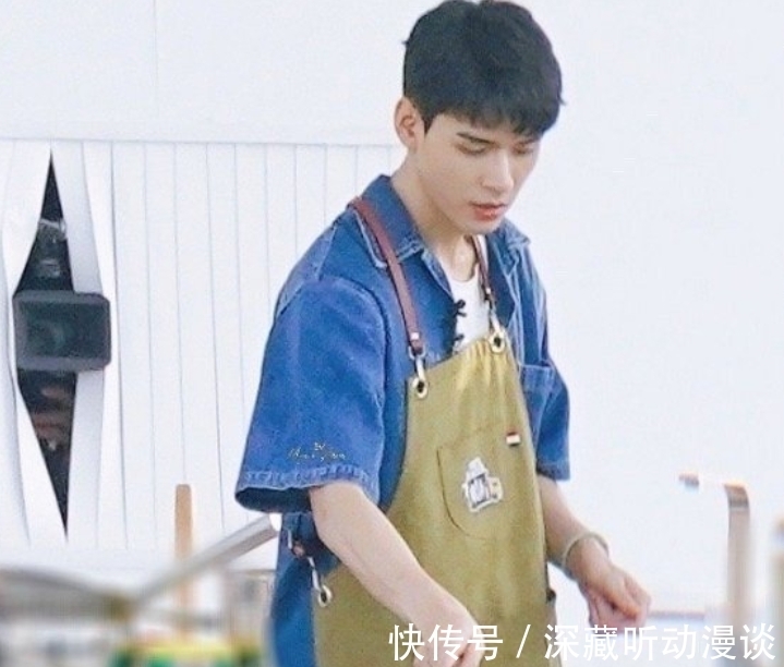 小伙子|《中餐厅5》分工合作，周也丁真去买菜，28岁小伙子龚俊当大厨