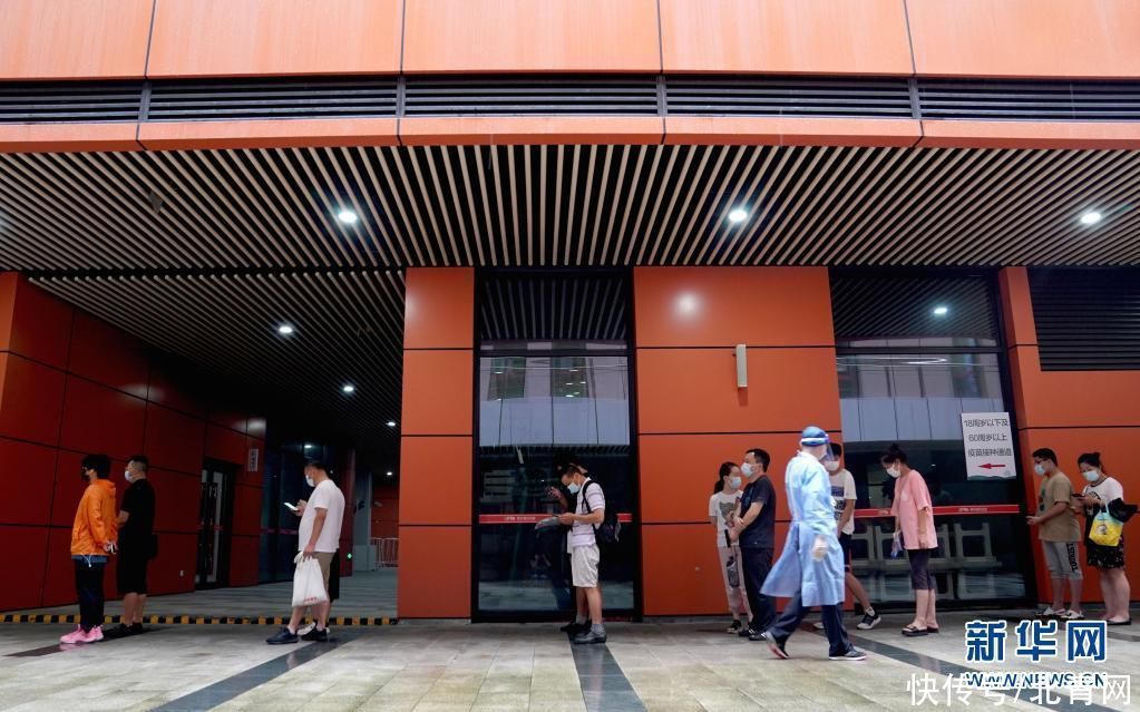 静安体育中心|新华全媒+丨上海15至17岁人群新冠疫苗接种现场“扫描”