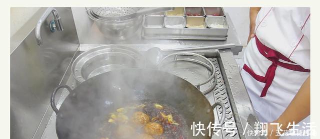 大厨教你做红烧狮子头，肉质鲜嫩不腻，你学会了吗