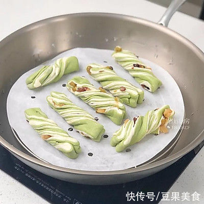 面团|让你停不下筷子的菠菜双色花卷