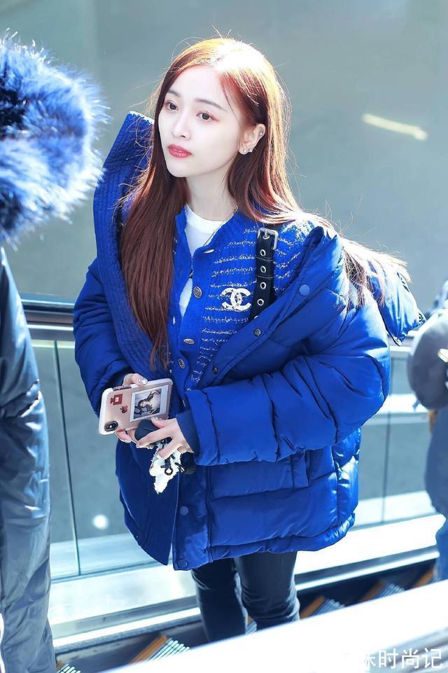 女性朋友 吴宣仪真是“穿搭小达人”,身穿宝蓝色羽绒服魅力十足,高贵大气