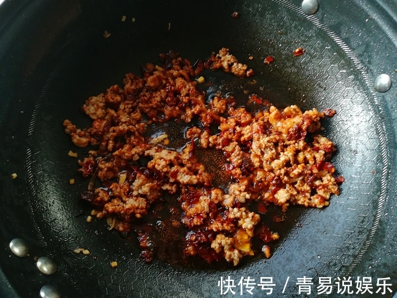 豆瓣酱|豆皮新做法，吃完浑身热乎乎，适合天冷吃