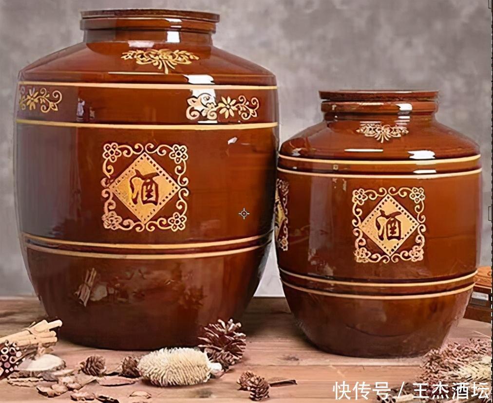 存酒|为何喜用陶瓷酒坛存酒?分析瓷坛存酒的利与弊,主要有这几点