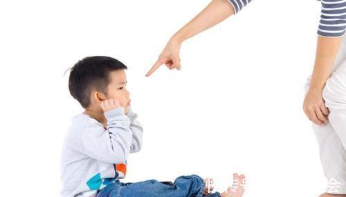 自卑|长大后自卑的孩子,小时候常听父母说这3句话,父母再生气也别说