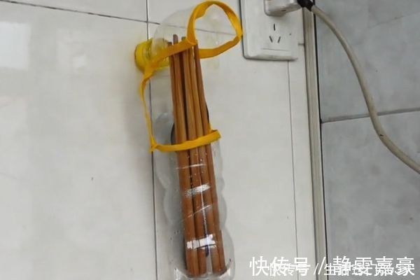 塑料瓶别再扔了,这样剪一刀,变废为宝!家家户户都用的到!