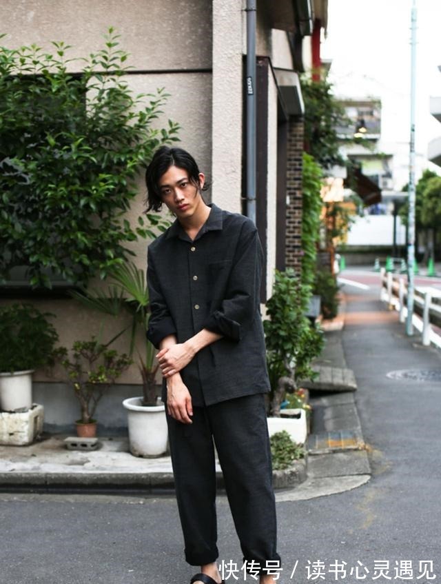 衬衫搭配 有一种懒人风格叫“黑色调”,夏日这样穿,变身潮男毫不费力!