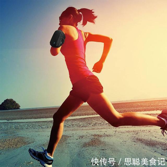 出门散步手机钥匙没地放?建议大家这样做,巧妙又实用