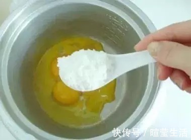 用电饭锅做蛋糕原来这么简单！保存好，做给家人吃！