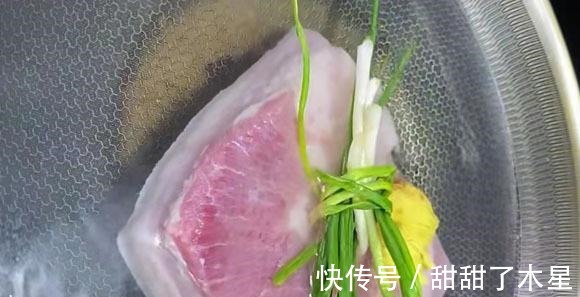 嘴馋了别忘做它吃,不炖不煎,整块下锅一炸,切片蘸料吃,真香啊!