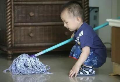 拖地|拖地只用清水难怪天天拖地还是很脏！只需1招，干净锃亮不落灰！