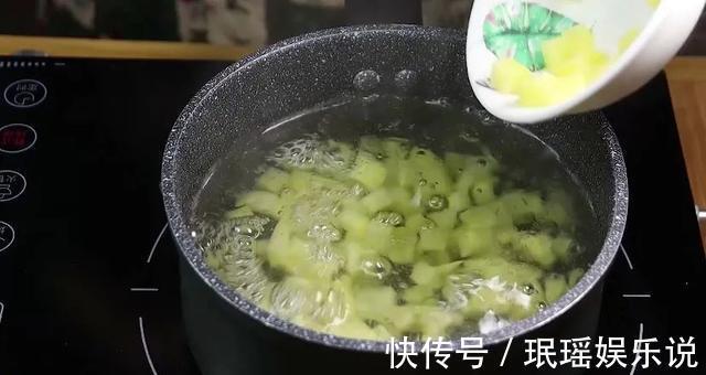 土豆|土豆别再炒了！煮一煮，搅一搅，做法超简单，宝宝抢着吃，吃光了
