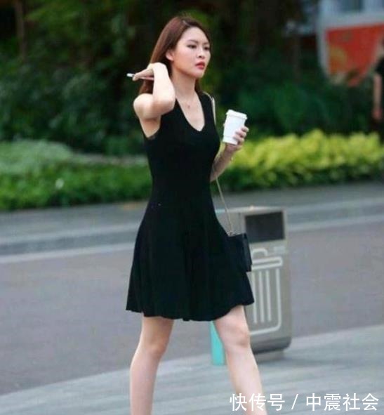 美女 清新靓丽的小姐姐,白衬衫搭配牛仔裤,看起来帅气又大方