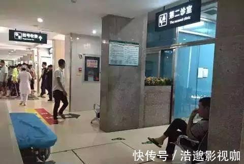 老公|剖腹产出院时老公主动抱女儿,回家给孩子换尿布我把老公打出血