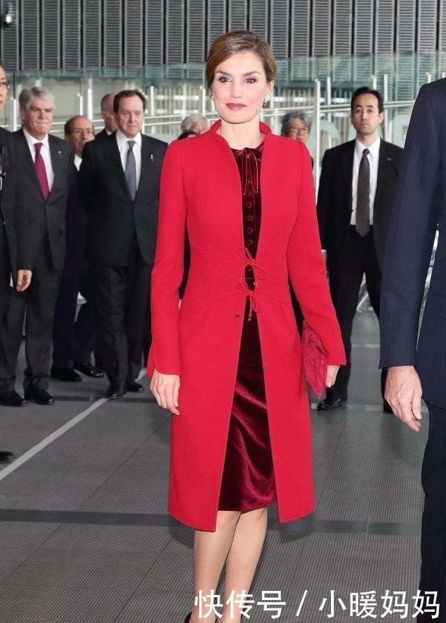 姐妹花|这朵西班牙姐妹花很少见,劳拉的蓝色连衣裙和她姐姐一样高