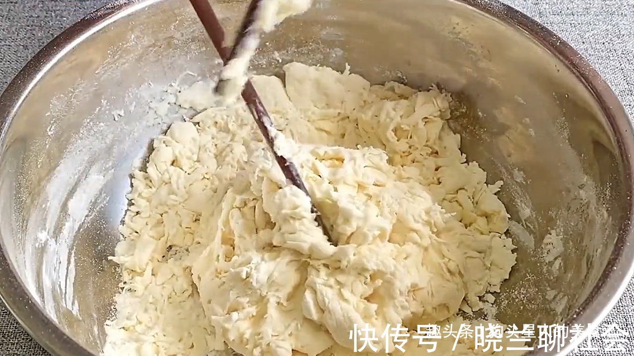 做法|葱油饼家常做法，记住关键3点，做的饼外酥里软，比早餐店的好吃