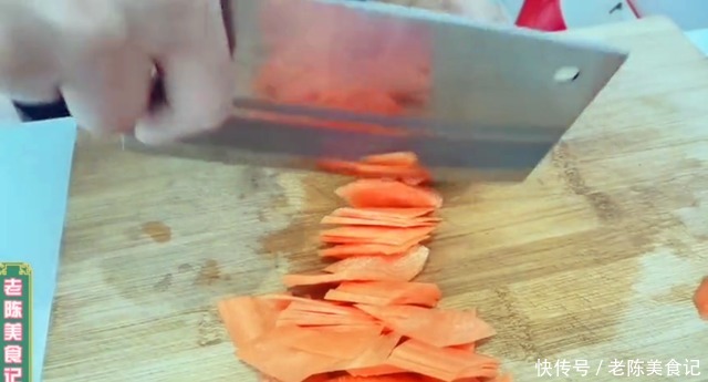 家常菜|家常菜胡萝卜炒黑木耳,这样做美味又营养,做法简单味道好,下饭