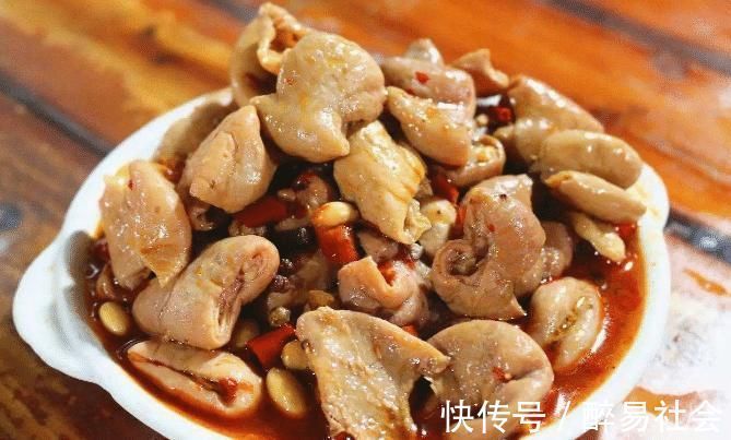 洗猪大肠，放“2样料”，不用食盐，清洗得更省力，干净无腥臭味