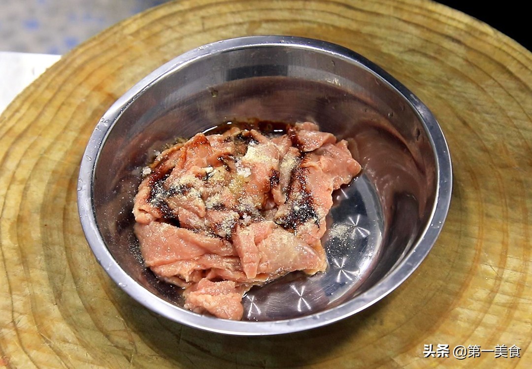 酸菜牛肉想要和饭店一样好吃,处理酸菜有技巧,做对了才酸爽嫩滑