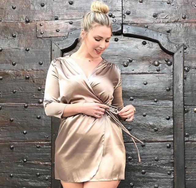 模特|175斤大码模特，鱼尾裙凸显好身材，坦言健身塑造优美身线