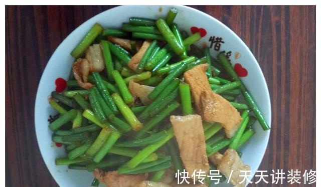 老公带老板来家吃饭，我简单准备了一桌菜，饭后他老板夸我手艺好