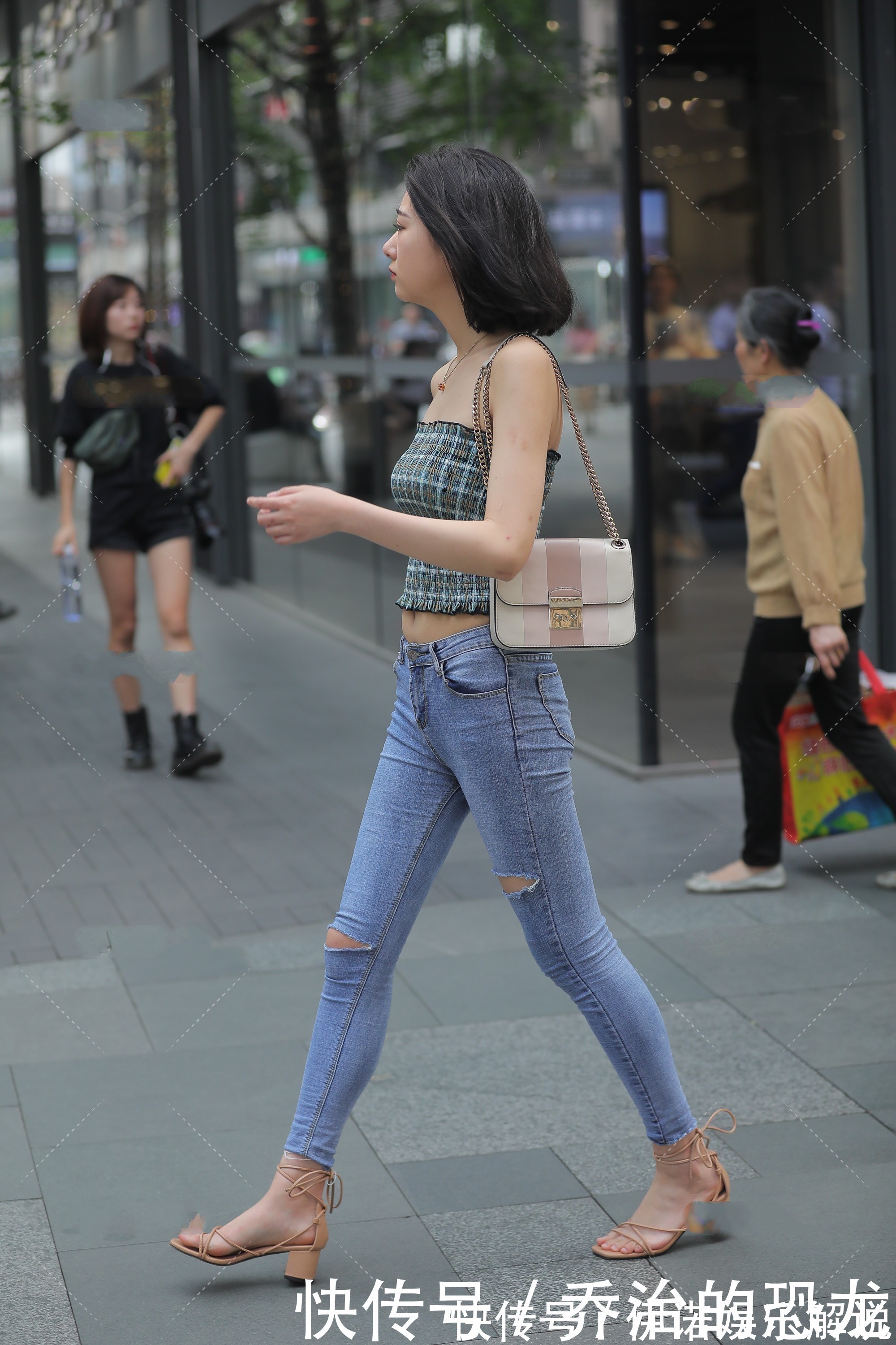 高跟鞋 蝴蝶结鞋带的设计元素,柔美知性,展示多变的自己
