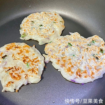 萝卜|#东古家味美食#萝卜这样做的饼好吃了