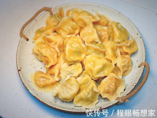 老妈调的素馅饺子,比肉的还要香,一周吃一次也不觉得腻