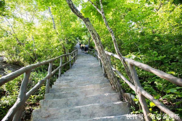 东北最陡峭的山峰，接近90°的阶梯，比肩华山之险