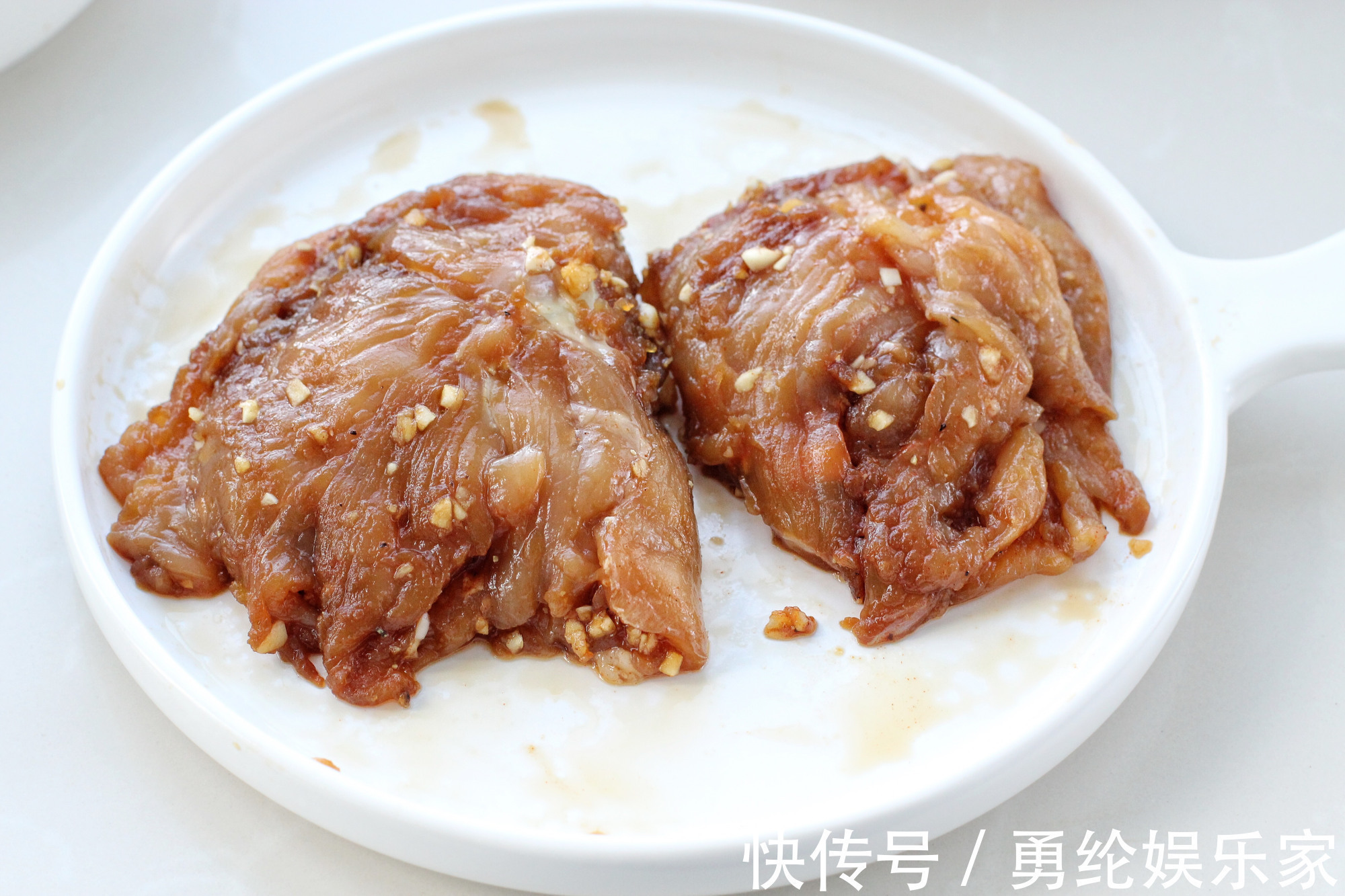 自制无油爆浆鸡排三明治，干净卫生比外卖健康，少花钱吃得还过瘾